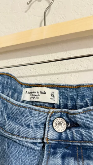 Abercrombie & Fitch Ultra High Rise 90s Straight Jean thumbnail 8