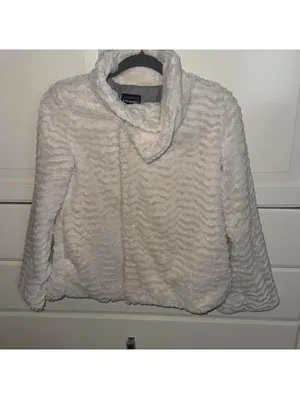 Patagonia Women's White and Cream Jacket thumbnail 3