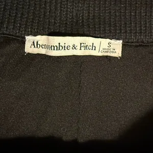 Abercrombie & Fitch Contrast Trim Textured Knit Mini Skirt Small Black White thumbnail 4