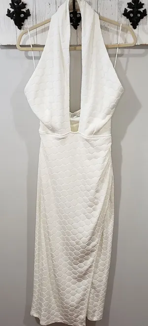 Elliatt White Textured Halter Maxi Dress Small Open Back Formal EUC thumbnail 1