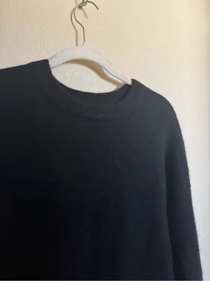 Aritzia The Group by Babaton Thurlow Sweater Sz XS Oversized Soft Crewneck Black thumbnail 3