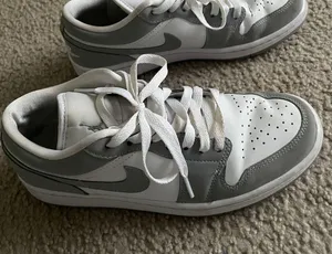Nike Air Jordan 1 Wolf Gray thumbnail 5