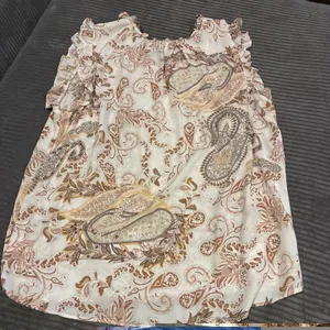 CAROLINA BELLE MONTREAL Womens 2X Paisley Career Sleeveless Ruffles Beige Top thumbnail 9