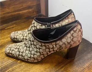 Coach Daphne‎ Tan And Brown Heels Size 7.5 thumbnail 1