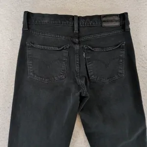 Levis Premium 311 Shaping Skinny Jeans Womens 26 Black Mid Rise Denim 19626-0098 thumbnail 9
