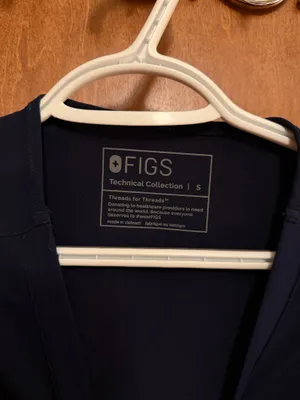 FIGS Scrub Top thumbnail 2