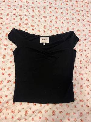 Reformation Top Black thumbnail 2