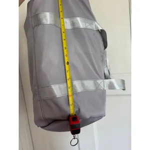 NWT‎ Halara silver gray gym bag thumbnail 9
