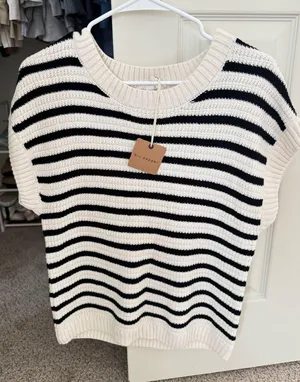 Short sleeve sweater Multiple thumbnail 1