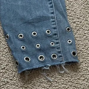 Rock & Republic Blue Skinny Jeans with Eyelet Detail thumbnail 5