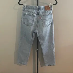 Levi's Wedgie Straight Jeans Light Wash Button Fly Size 27 thumbnail 2
