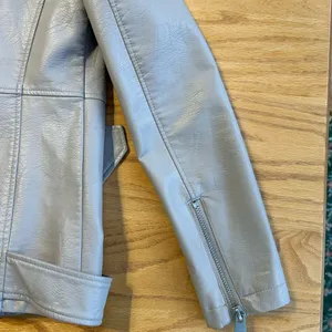 Levi’s Cream Faux Leather Belted Biker Jacket - Oversized‎ Moto - Size Medium thumbnail 10