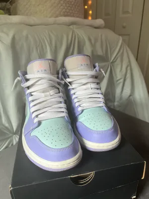 Nike Air Jordan 1 Mid thumbnail 2