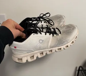 On Cloud Shoes thumbnail 1
