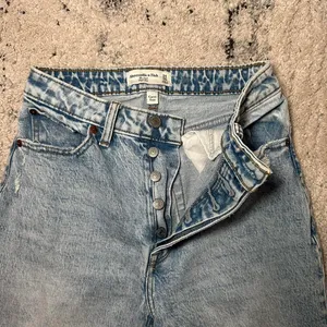 Abercrombie & Fitch Light Wash Curve Love High Rise Jeans thumbnail 5