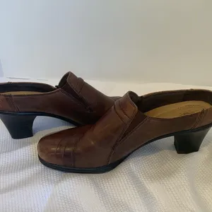 Bass Bertie Women’s Size 8 Boho Artsy Casual Brown Leather Clogs Slip-On Shoes thumbnail 5