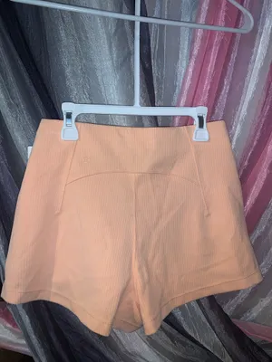 Lululemon NWTs Ribbed Softstreme HR shorts size 4 thumbnail 2