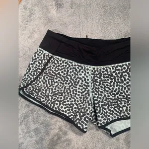 Lululemon mint shorts size 10 leopard print thumbnail 2