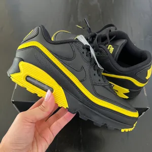 New Undefeated Air Max 90 Black Optic Yellow thumbnail 1