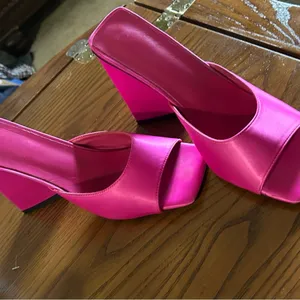 Slides beautiful chunky pink satin slides are hot! Size 40 9 1/2 USA Triangle thumbnail 3