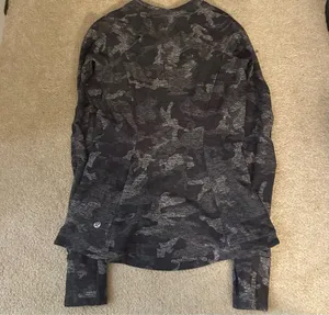 lululemon camo longsleeve thumbnail 5