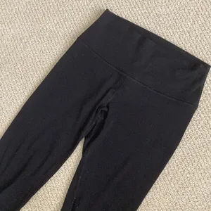 Lululemon Align HR Pant 25” Black 2017 Version Leggings High Rise Nulu Size 6 thumbnail 2