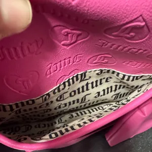 JUICY COUTURE Hot Pink Embossed Shoulder Weekender Bag & Small Coin Purse thumbnail 7