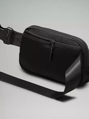 Lululemon Black Everywhere Belt Bag Size 1L thumbnail 4