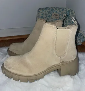 Steve Madden Shoes thumbnail 1