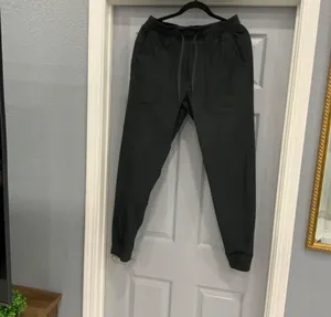 Comfortable black joggers by Lululemon Athletica. Ideal for active or casual wear. Lululemon Men’s Pants size M thumbnail 2