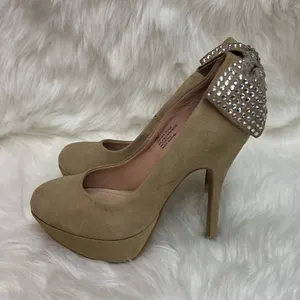 Steve Madden‎ Cake Suede Nude Heels with Rhinestone Bow Size 7.5 B-25 thumbnail 6