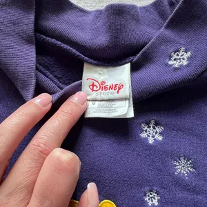VTG 90s Disney Store Winnie The Pooh Ice Skating Embroidered Mock Neck Purple thumbnail 3