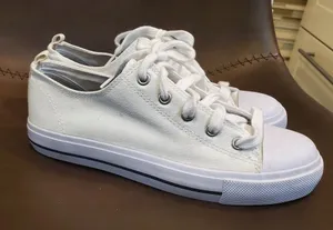 White sneakers size 7 new never worn thumbnail 1