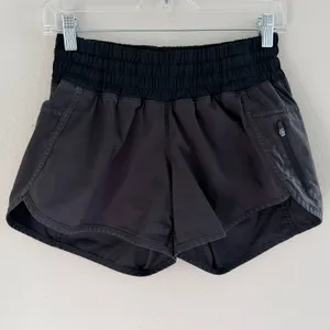 Lululemon Run Track Attack Running Shorts Black Athletic Women's Size 6 thumbnail 2