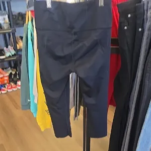 Lululemon Athletica Black Cropped Leggings thumbnail 6