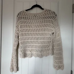 American Eagle Outfitters Cream V-Neck‎ Open knit Crotchet Sweater size XS thumbnail 3