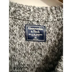 Abercrombie & Fitch Cable Knit Sweater Womens XS Grey Distressed Fringe Marled thumbnail 3