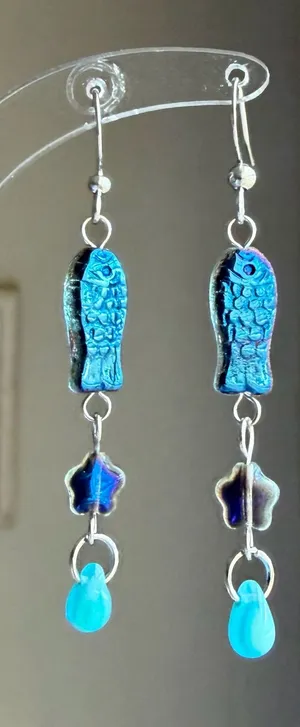 Handmade quality Czech glass beads fish/srar & teardrop dangle earrings💚⭐️🐟💕 thumbnail 1