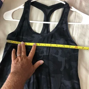 Lululemon Black Camo Tank Top size 6 thumbnail 6