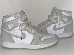 Nike Jordan 1 thumbnail 1