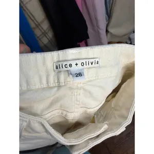 Alice + Olivia Stacey Flare Leg Jeans C000109500‎ Size 26 thumbnail 4