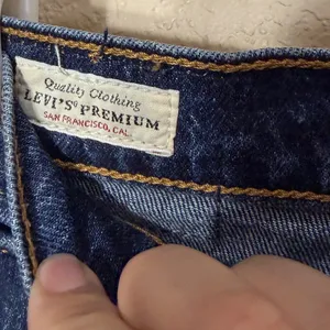 Levi's Premium Wedgie Straight Jeans Dark Wash Button Fly Raw Hem Size 27 thumbnail 6