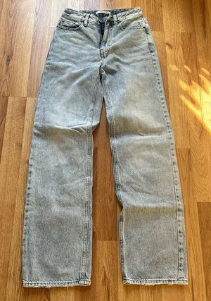 Pacsun 90s Boyfriend Distressed Light Wash Jeans thumbnail 1