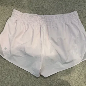 Lululemon Light Pink Hotty Hot 2.5” Shorts thumbnail 5