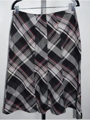Nine West Plaid Skirt Women's Size 8 Black Grey Red A-Line Bias Cut Midi Skirt thumbnail 4