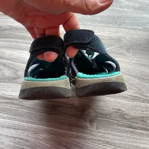 Clarks Black &Teal Strappy sporty closed-toe fisherman-style sandals. Size 7.5 thumbnail 5