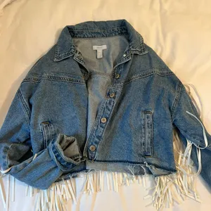 Forever 21 Cropped Denim Jacket With Fringe thumbnail 4