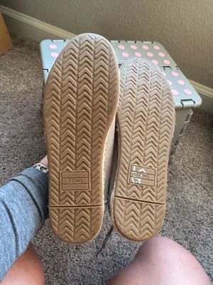 Tom’s tan sneakers size 7 thumbnail 5