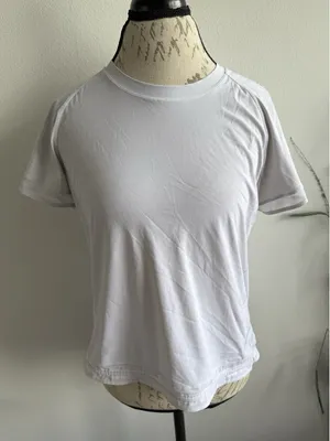 Lululemon Athletica Women's‎ T-Shirt Size 8 thumbnail 1
