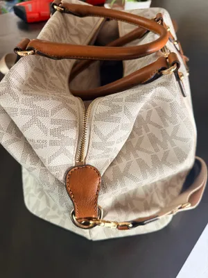 Michel Kors Beige Duffle Bag thumbnail 4